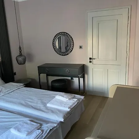 G Apartment *